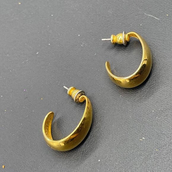 Sarah Coventry Hoop Earrings Post Back Closure Gold Tone Classy Classic Timeless - Picture 3 of 7